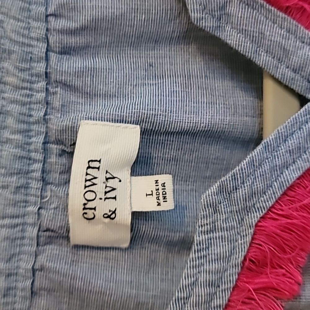 Crown & Ivy denim like shirt with beautiful designs. See further description - Picture 4 of 7